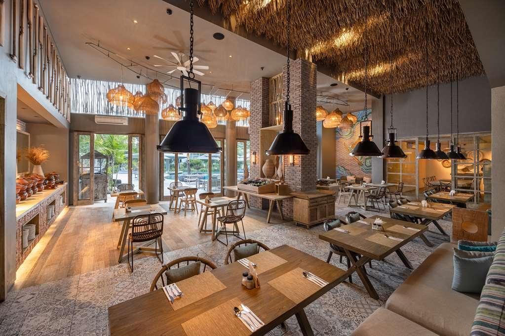 Cross Bali Breakers Hotel Jimbaran  Restoran gambar